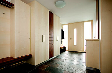 Eingangsbereich aus Ahorn und Palisander